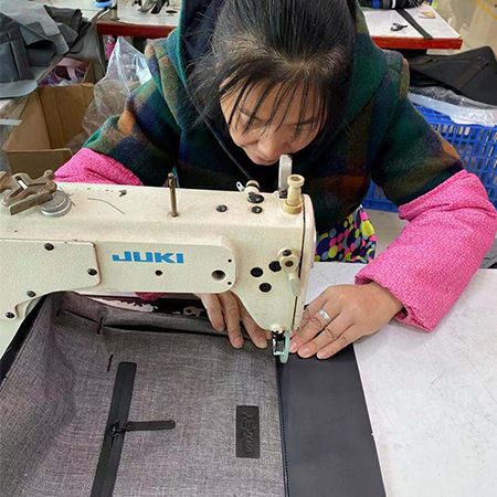 professional sewing worker, production sewing waterproof messenger bag manufacturer